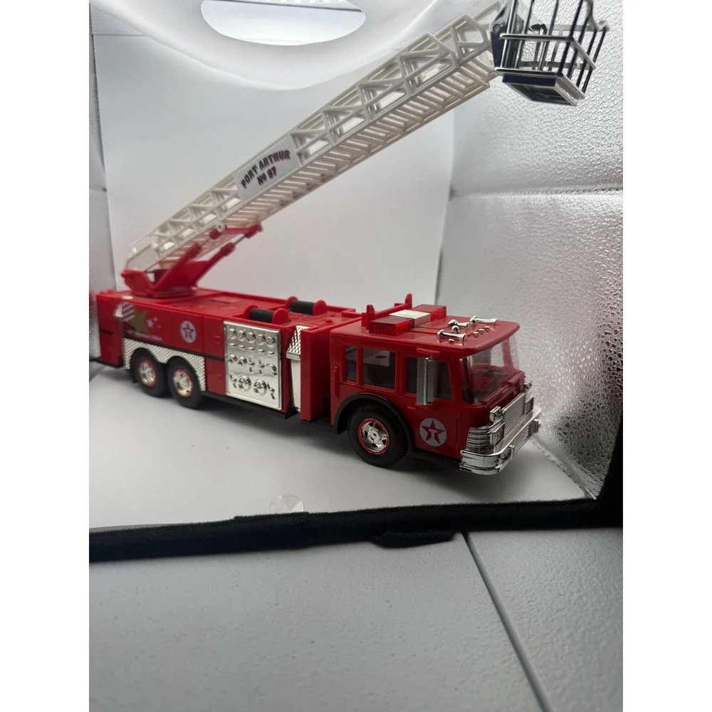 Texaco Port Arthur No 97 Fire Engine Toy Truck 1997 Edition Red with Lights